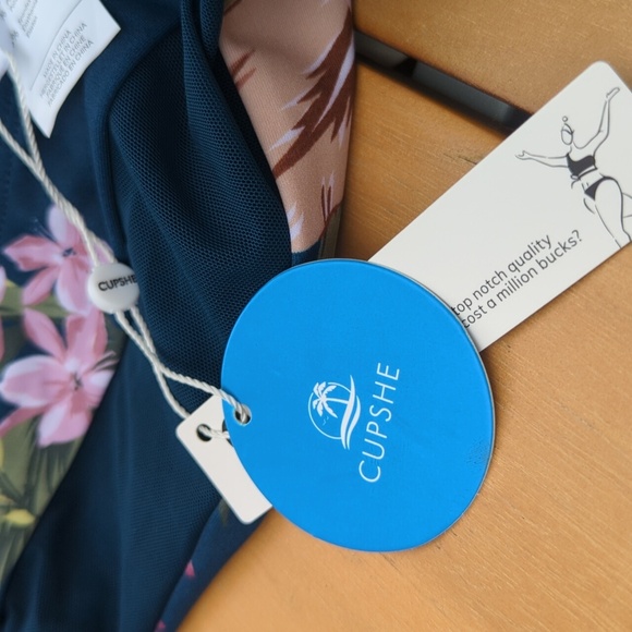 Cupshe Floral V-Neck Sheer Band Swimsuit in Navy &  Pink Plus Size - 1X NWT - Picture 7 of 7